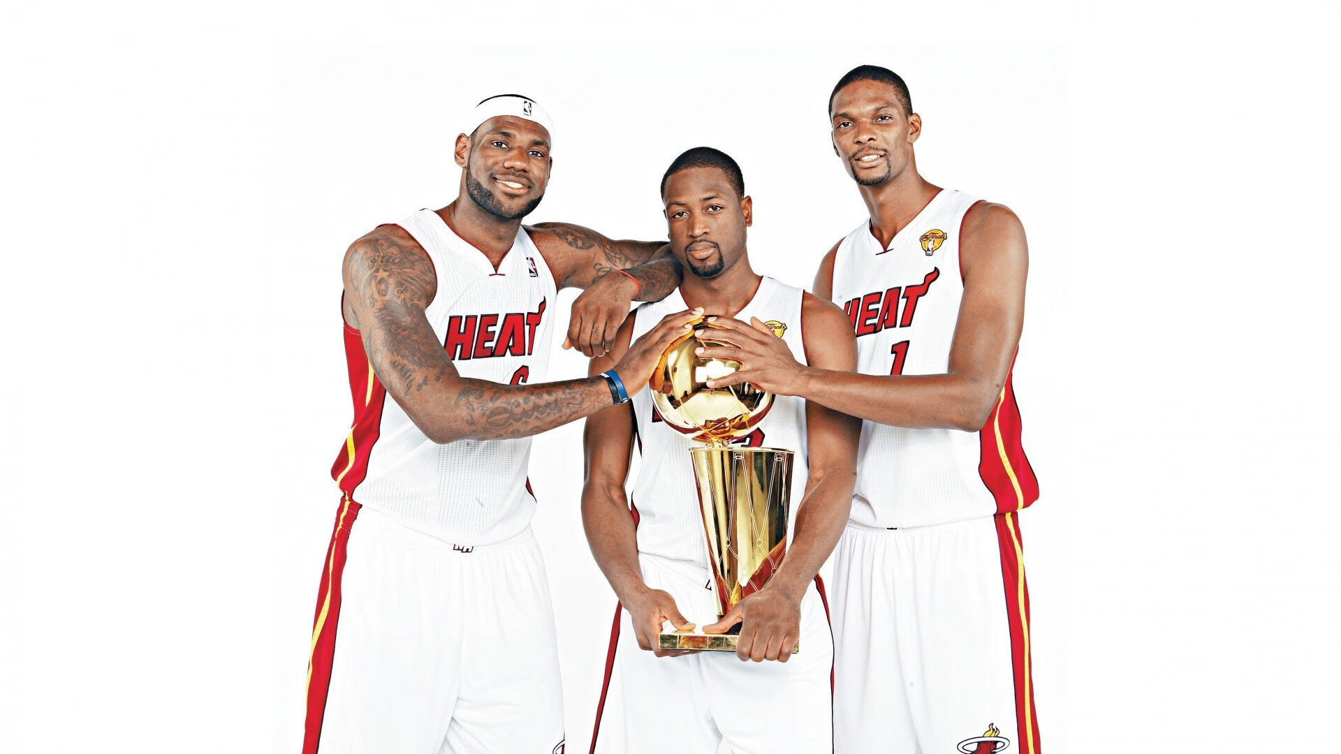 当基耶萨在欧冠决赛接管比赛，里昂击败威尔士的启示，唯一性的双重奏